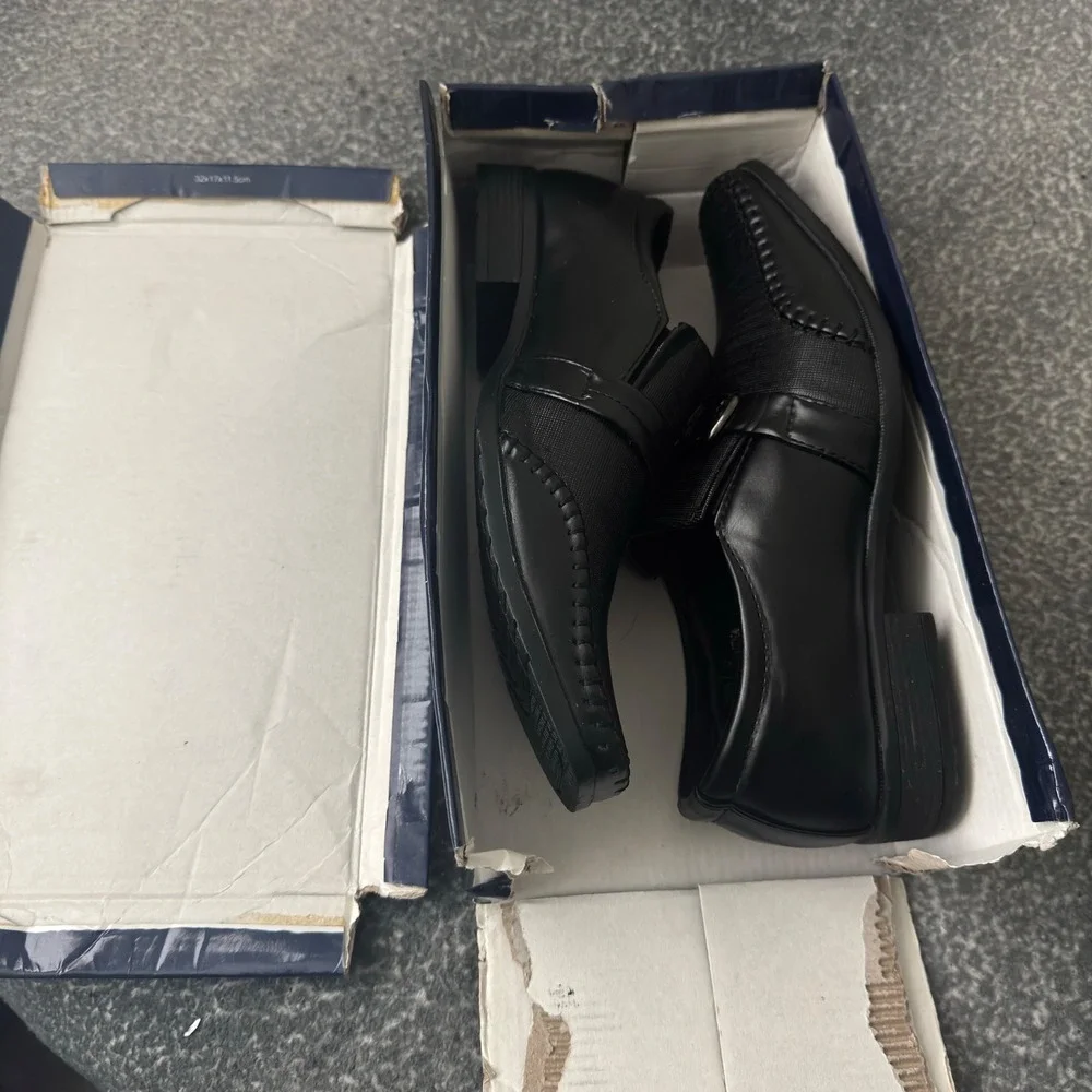 Dress Men's Shoes Black Size 8.5 Excellent Condition‎